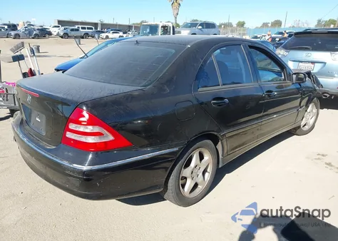 2002 Mercedes-Benz C 320 из США, поврежденный, VIN WDBRF64J52F195829